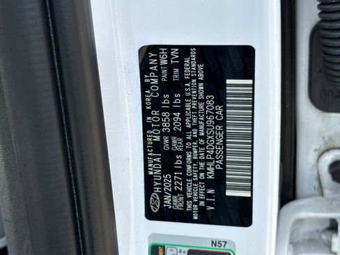 Used 2025 Hyundai Elantra Limited FWD image 23