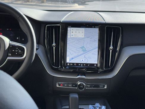 Used 2025 Volvo XC60 B5 Plus image 30