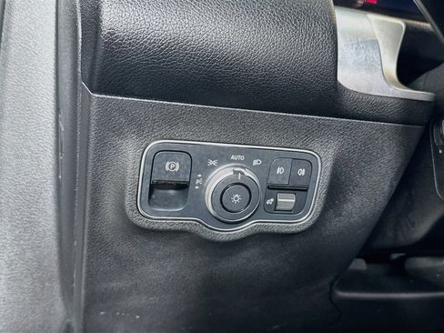 Used 2022 Mercedes-Benz GLB 250 4MATIC image 11