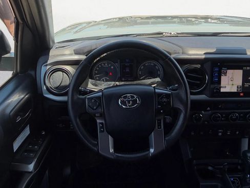 Used 2018 Toyota Tacoma TRD Off-Road w/ TRD Premium Off Road Package AWD/4WD image 16