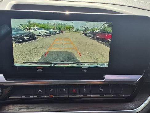 Used 2025 GMC Sierra 1500 SLT image 4