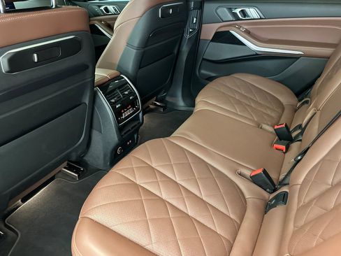 Used 2024 BMW X7 xDrive40i w/ M Sport Package image 28