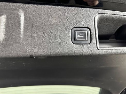 Used 2020 GMC Terrain SLE w/ Driver Convenience Package image 8