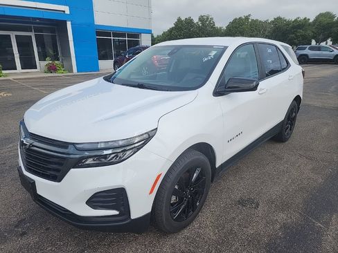 Used 2023 Chevrolet Equinox LS w/ LS Convenience Package AWD/4WD image 3