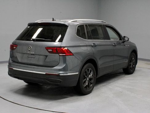 Used 2024 Volkswagen Tiguan SE FWD image 11