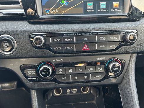 Used 2017 Kia Niro FWD image 26