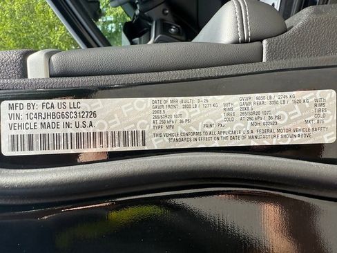 New 2025 Jeep Grand Cherokee Limited w/ Luxury Tech Group II image 37