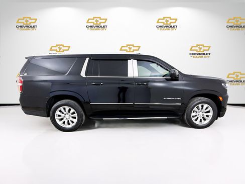 Used 2022 Chevrolet Suburban LT image 7