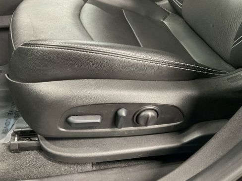 Used 2024 GMC Terrain SLT image 32