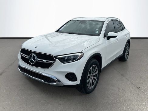 Used 2025 Mercedes-Benz GLC 300 4MATIC image 3