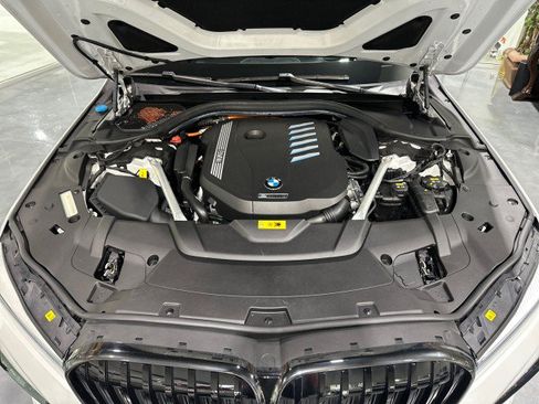 Used 2020 BMW 745e xDrive AWD/4WD image 26