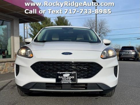 Used 2021 Ford Escape SE image 2