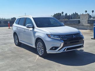 Used 2019 Mitsubishi Outlander 4WD Plug-In Hybrid video 2