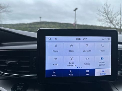 Used 2022 Ford Explorer XLT w/ Equipment Group 202A AWD/4WD image 15