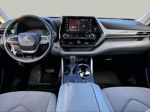 Used 2022 Toyota Highlander L FWD image 14