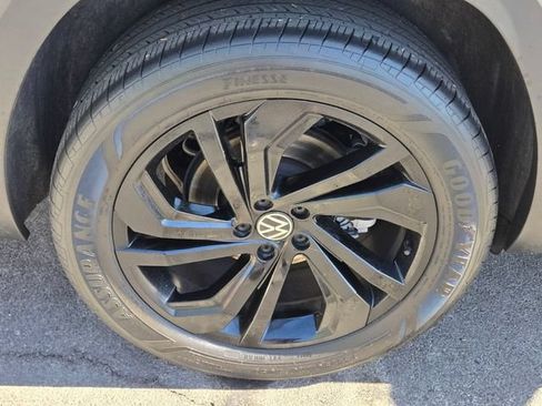 Used 2023 Volkswagen Atlas SE w/ Black Wheel Package AWD/4WD image 12