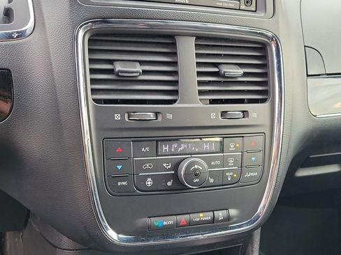 Used 2018 Dodge Grand Caravan GT image 27