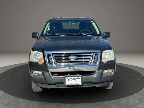 Used 2010 Ford Explorer Sport Trac XLT image 2