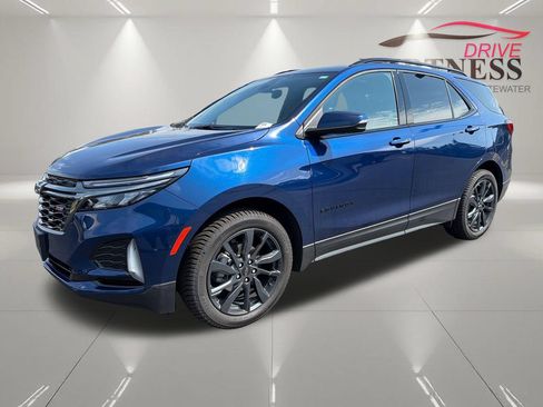 Used 2022 Chevrolet Equinox RS w/ RS Leather Package AWD/4WD image 4