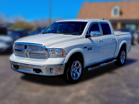 Used 2018 RAM 1500 Laramie w/ Convenience Group AWD/4WD image 8