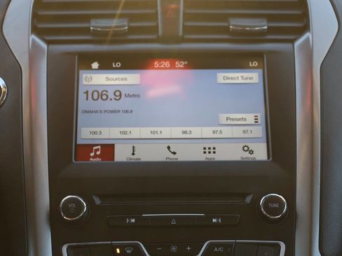 Used 2018 Ford Fusion SE w/ Fusion SE Technology Package image 19