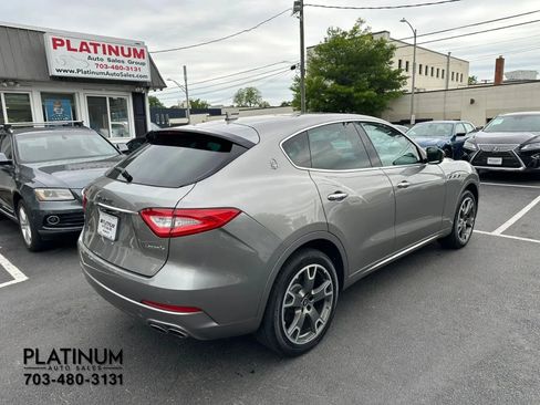 Used 2020 Maserati Levante AWD/4WD image 5
