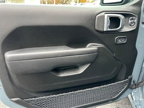 Used 2024 Jeep Wrangler Unlimited image 10