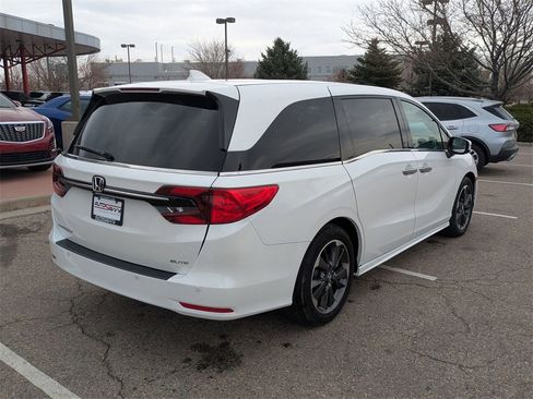 Used 2023 Honda Odyssey Elite image 3