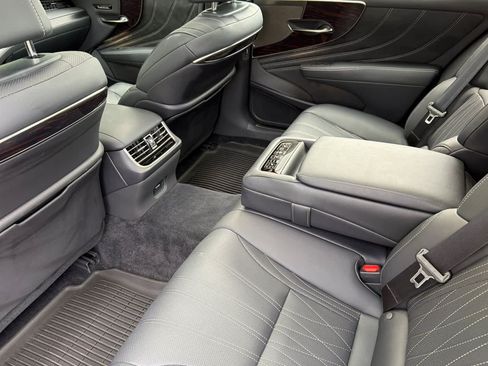 Used 2024 Lexus LS 500 w/ Interior Upgrade Package RWD image 4
