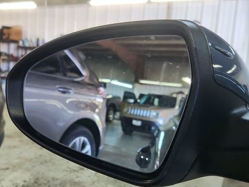 Used 2022 Kia Forte LXS FWD image 11