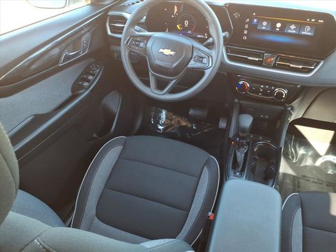 Used 2025 Chevrolet TrailBlazer LT image 4