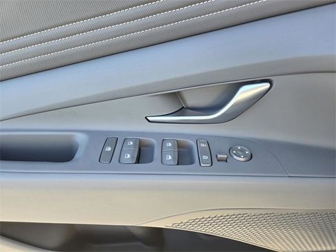New 2025 Hyundai Elantra SEL image 13
