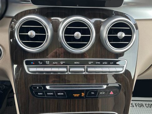 Used 2019 Mercedes-Benz GLC 300 4MATIC w/ Premium Package image 32