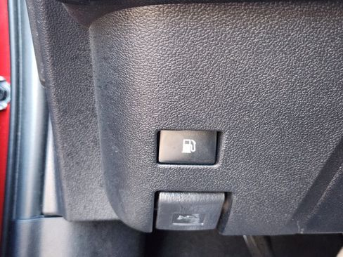 Used 2019 Toyota Prius L image 31