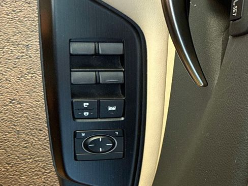 Used 2019 Lexus ES 350 w/ Premium Package image 16