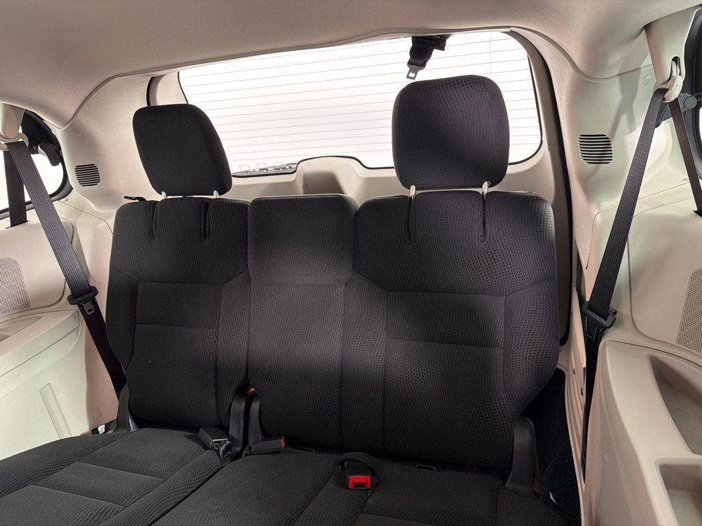 Used 2016 Dodge Grand Caravan American Value Package w/ UConnect Hands-Free Group FWD image 17