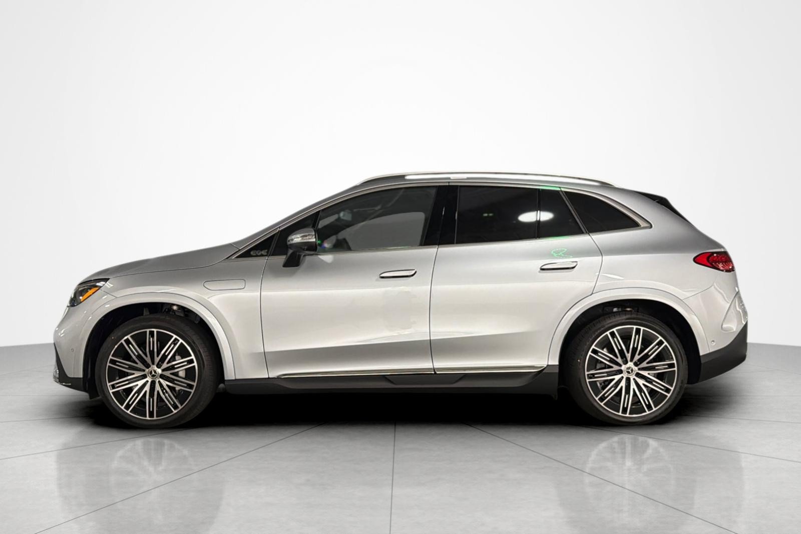New 2027 Mercedes-Benz EQE 320+ SUV image 2