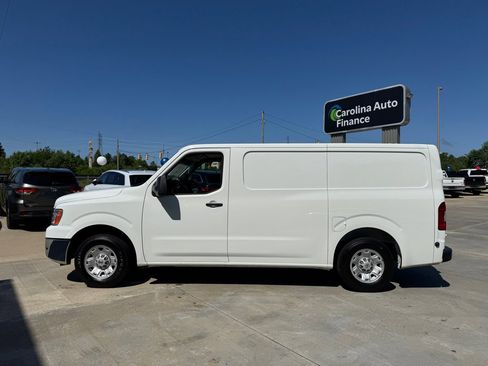 Used 2020 Nissan NV 2500 SV image 3