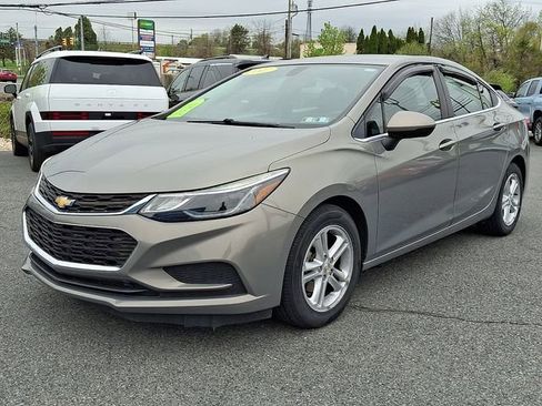 Certified 2017 Chevrolet Cruze LT FWD image 3