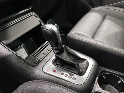 Used 2013 Volkswagen Tiguan SE image 23