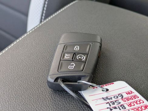 New 2026 Volkswagen Taos SEL image 40