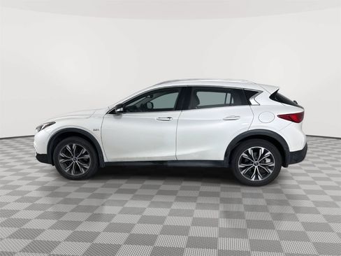 Used 2018 INFINITI QX30 Premium w/ Navigation Package AWD/4WD image 4