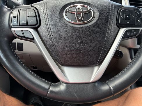 Used 2019 Toyota Highlander XLE AWD/4WD image 9