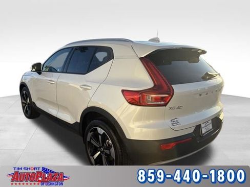 Used 2021 Volvo XC40 T4 Momentum w/ Protection Package Premier FWD image 11