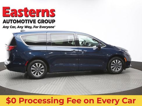 Used 2023 Chrysler Pacifica Touring-L FWD image 46