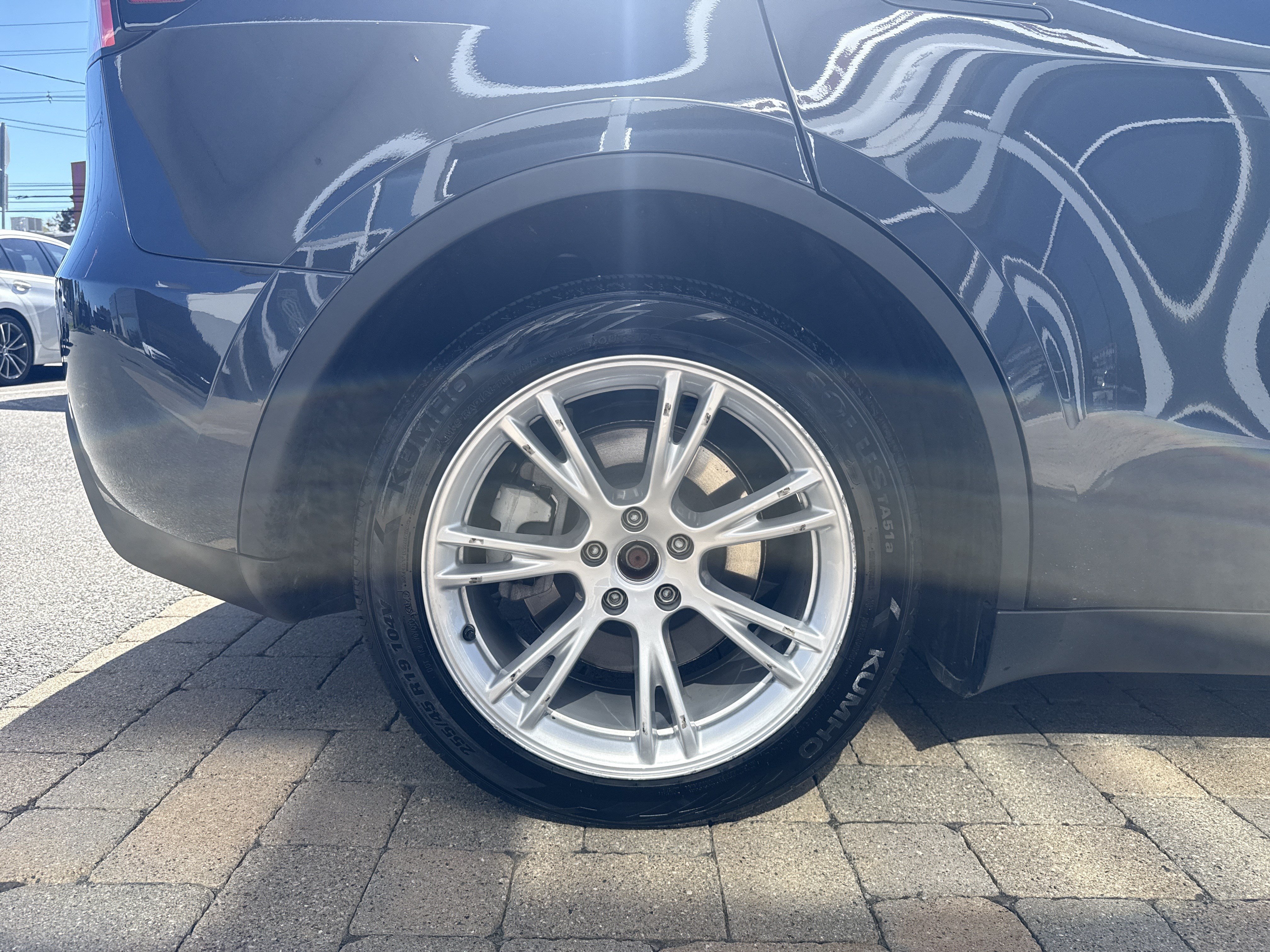 Used 2024 Tesla Model Y Long Range AWD/4WD image 29