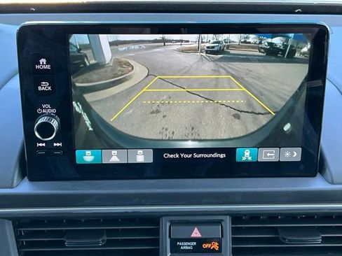 New 2025 Honda Pilot Touring image 13