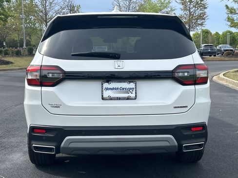 Certified 2025 Honda Pilot Touring image 8