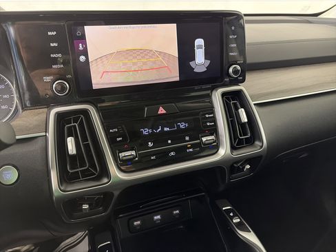 Certified 2022 Kia Sorento S w/ Panoramic Sunroof Package image 17