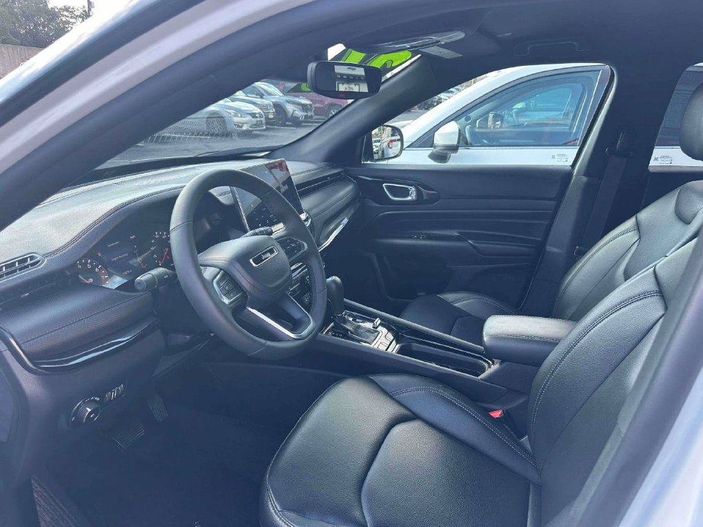 Used 2026 Jeep Compass Limited AWD/4WD image 15
